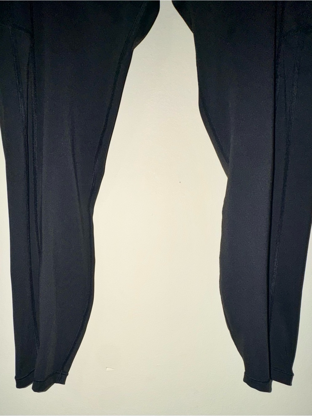 Athleta Ultimate Stash 7/8 Tight / Leggings with Side Pockets - Picture 3 of 9